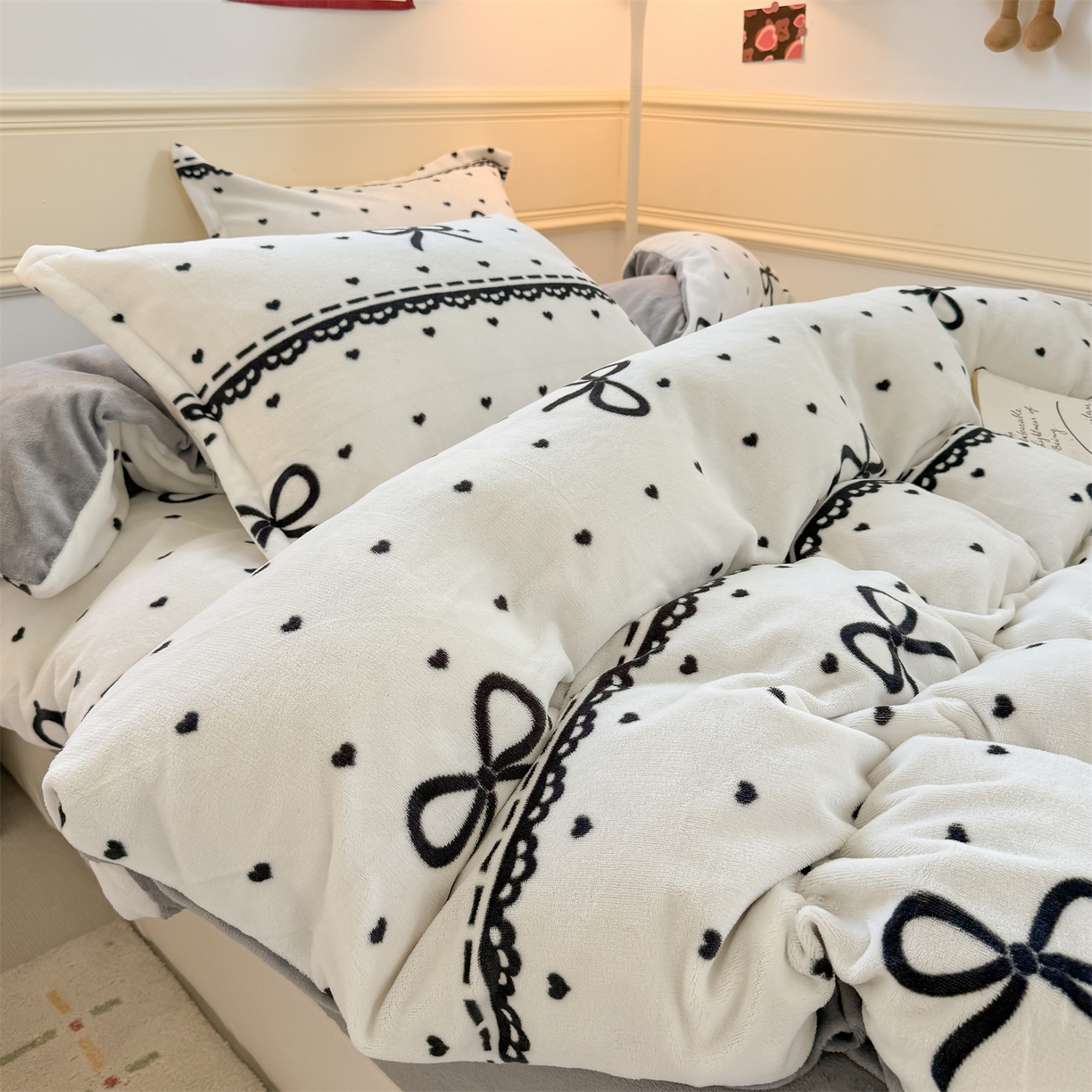 91家纺网 家纺一手货源 找家纺 艾特你 2025新款小清新高克重加厚牛奶绒印花四件套--风格二小窝图 夜曲