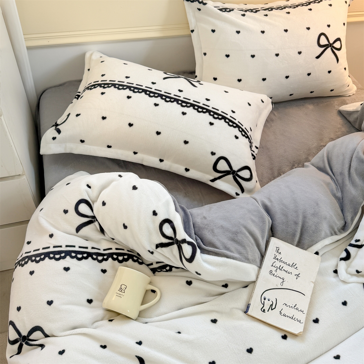 91家纺网 家纺一手货源 找家纺 艾特你 2025新款小清新高克重加厚牛奶绒印花四件套--风格二小窝图 夜曲