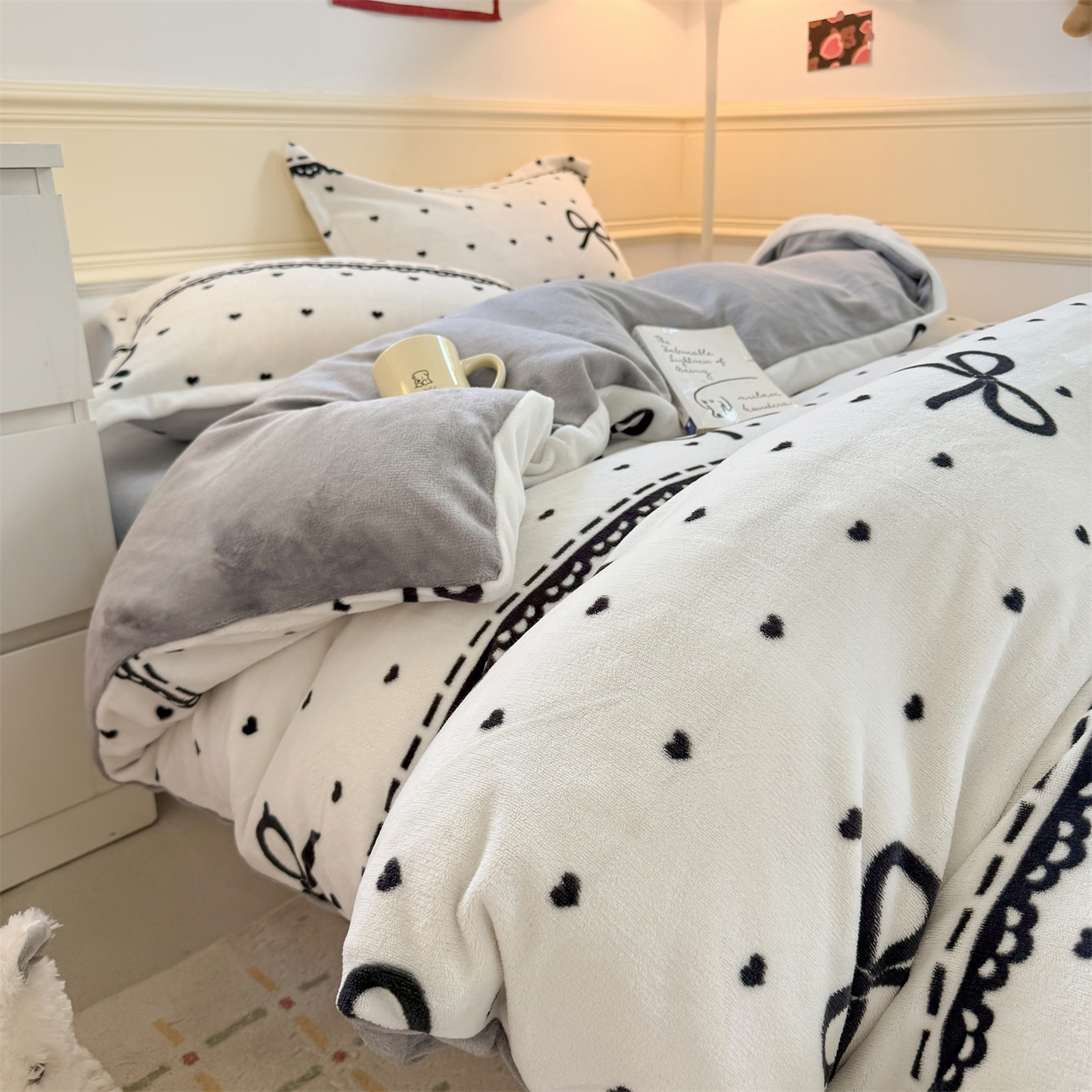 91家纺网 家纺一手货源 找家纺 艾特你 2025新款小清新高克重加厚牛奶绒印花四件套--风格二小窝图 夜曲