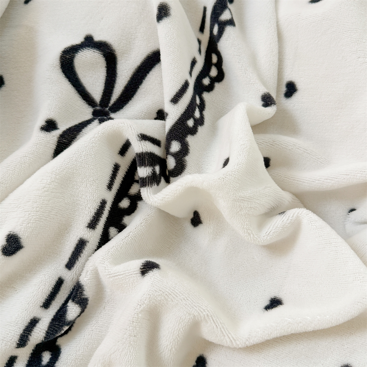 91家纺网 家纺一手货源 找家纺 艾特你 2025新款小清新高克重加厚牛奶绒印花四件套--风格二小窝图 夜曲