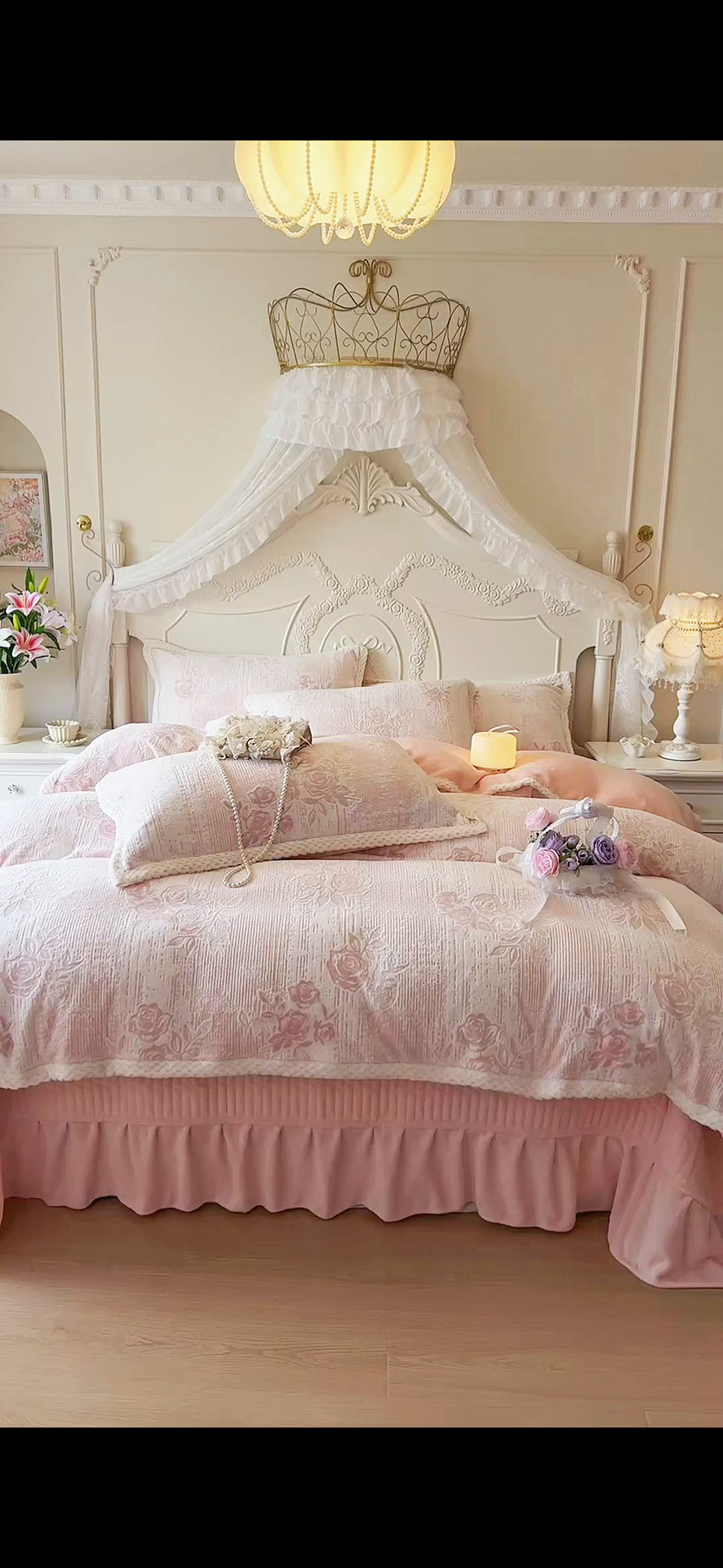 91家纺网 家纺一手货源 找家纺 芷卧 2025新款韩版立体雕花牛奶绒夹棉床盖款四件套 小岛蔷薇-粉