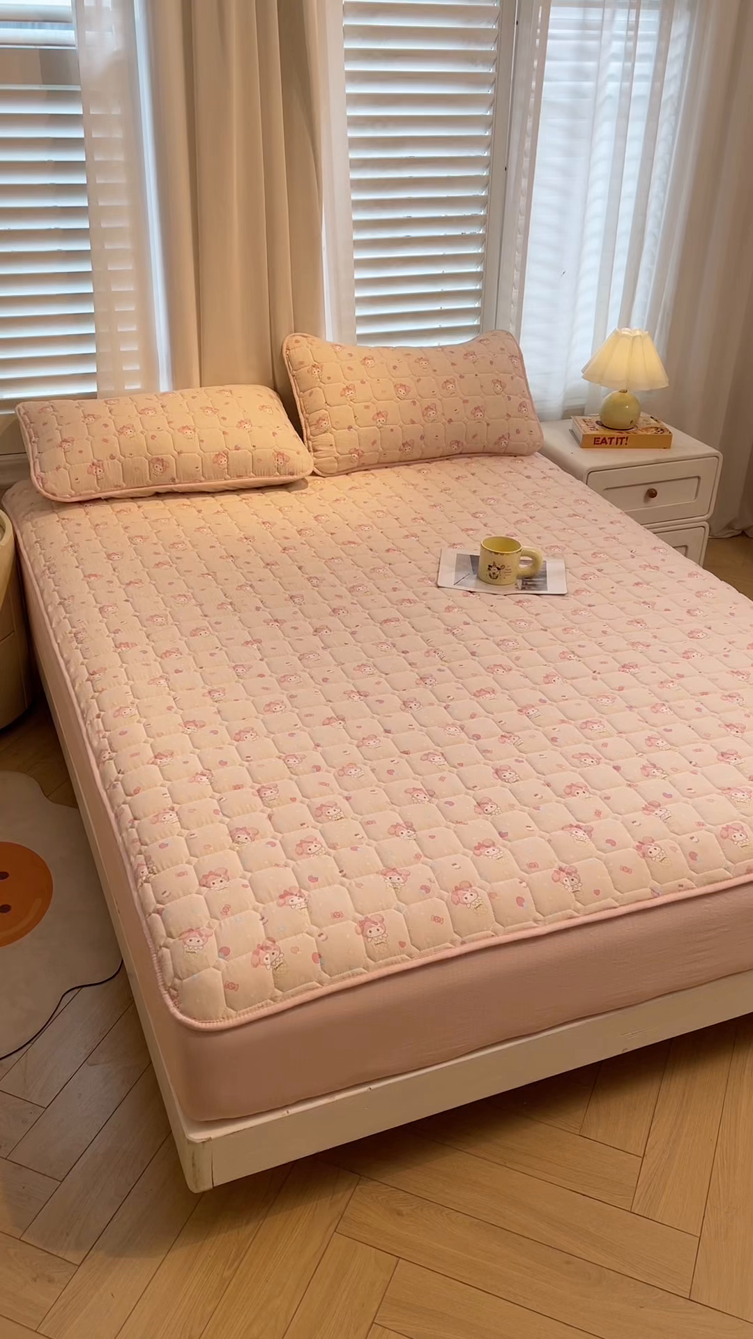 91家纺网 家纺一手货源 找家纺 （总）澜妃 2025新款云感皱皱纱双层纱印花夹棉床褥-床笠款