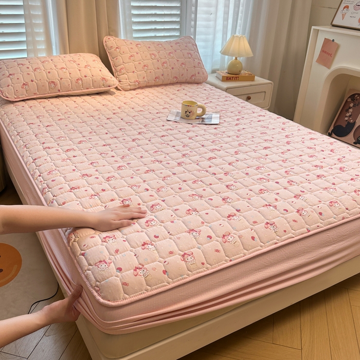 91家纺网 家纺一手货源 找家纺 （总）澜妃 2025新款云感皱皱纱双层纱印花夹棉床褥-床笠款