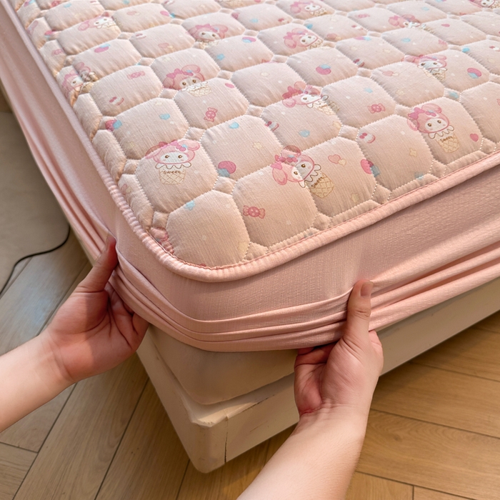 91家纺网 家纺一手货源 找家纺 （总）澜妃 2025新款云感皱皱纱双层纱印花夹棉床褥-床笠款