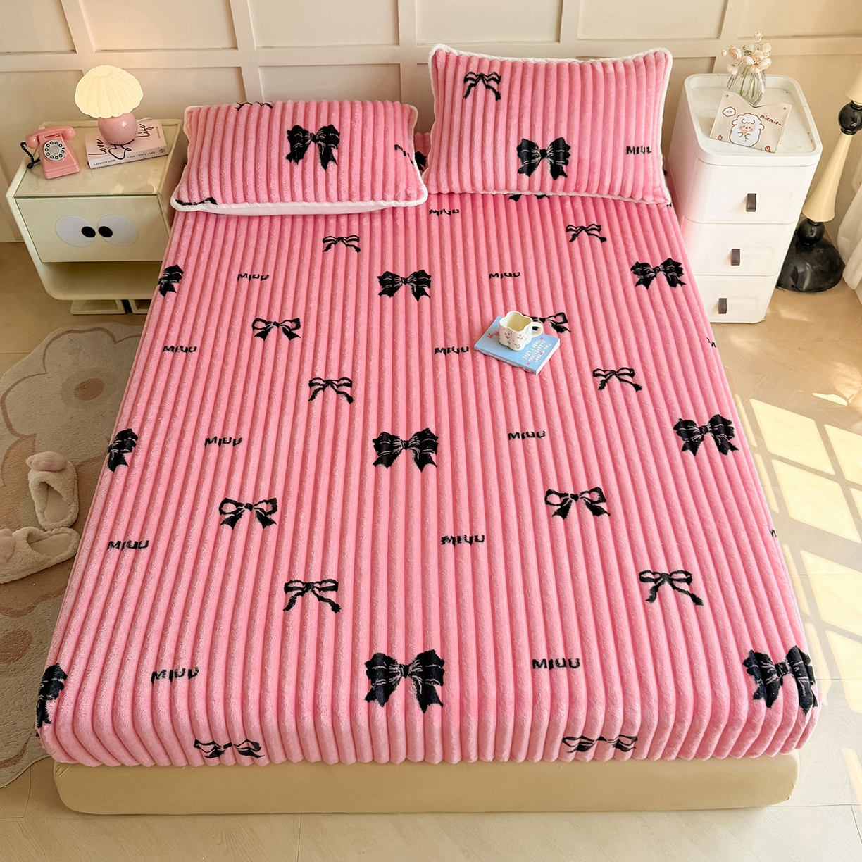 91家纺网 家纺一手货源 找家纺 眠势力 2025新款兔兔绒抽条印花床笠款四件套冬季兔绒加绒保暖四件套 粉色记忆