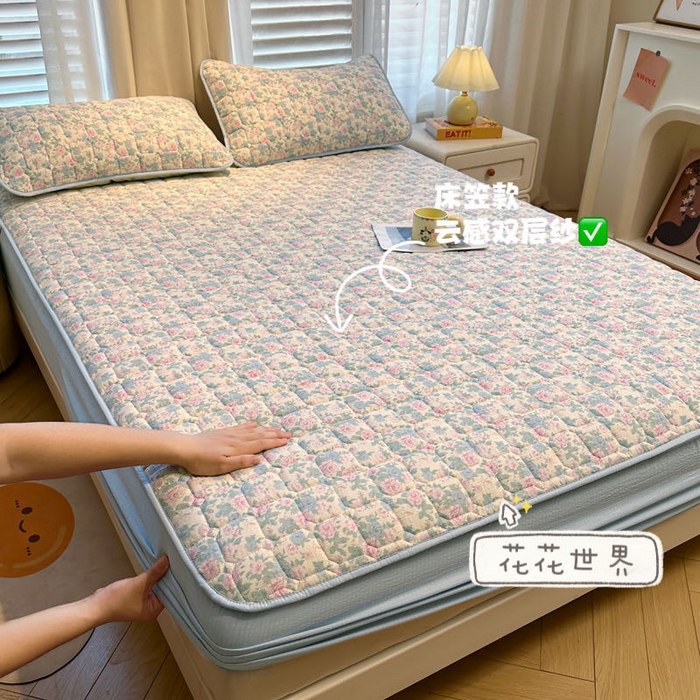 91家纺网 家纺一手货源 找家纺 （总）澜妃 2025新款云感皱皱纱双层纱印花夹棉床褥-床笠款