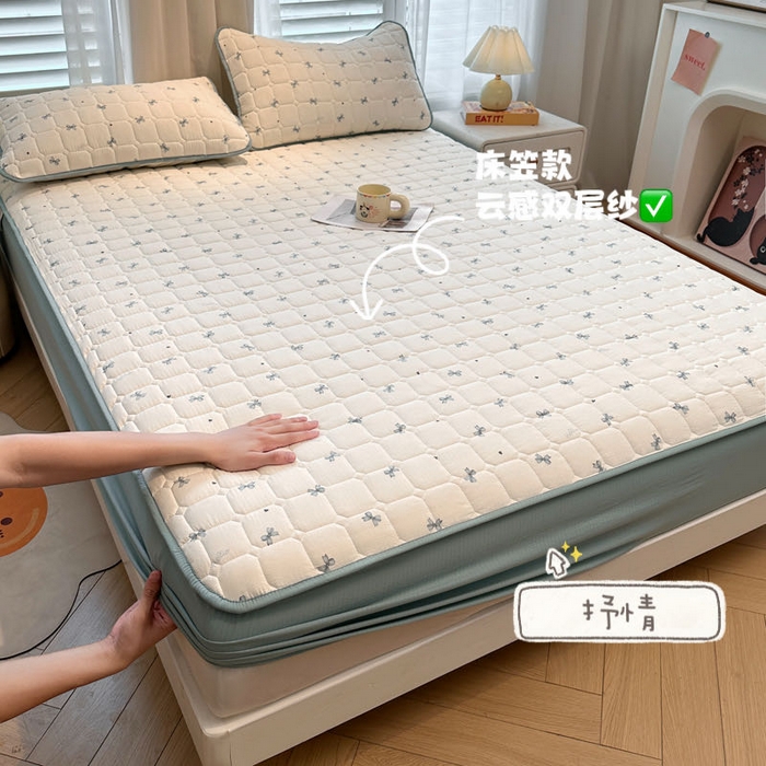 91家纺网 家纺一手货源 找家纺 （总）澜妃 2025新款云感皱皱纱双层纱印花夹棉床褥-床笠款