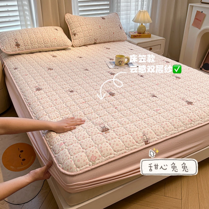 91家纺网 家纺一手货源 找家纺 （总）澜妃 2025新款云感皱皱纱双层纱印花夹棉床褥-床笠款