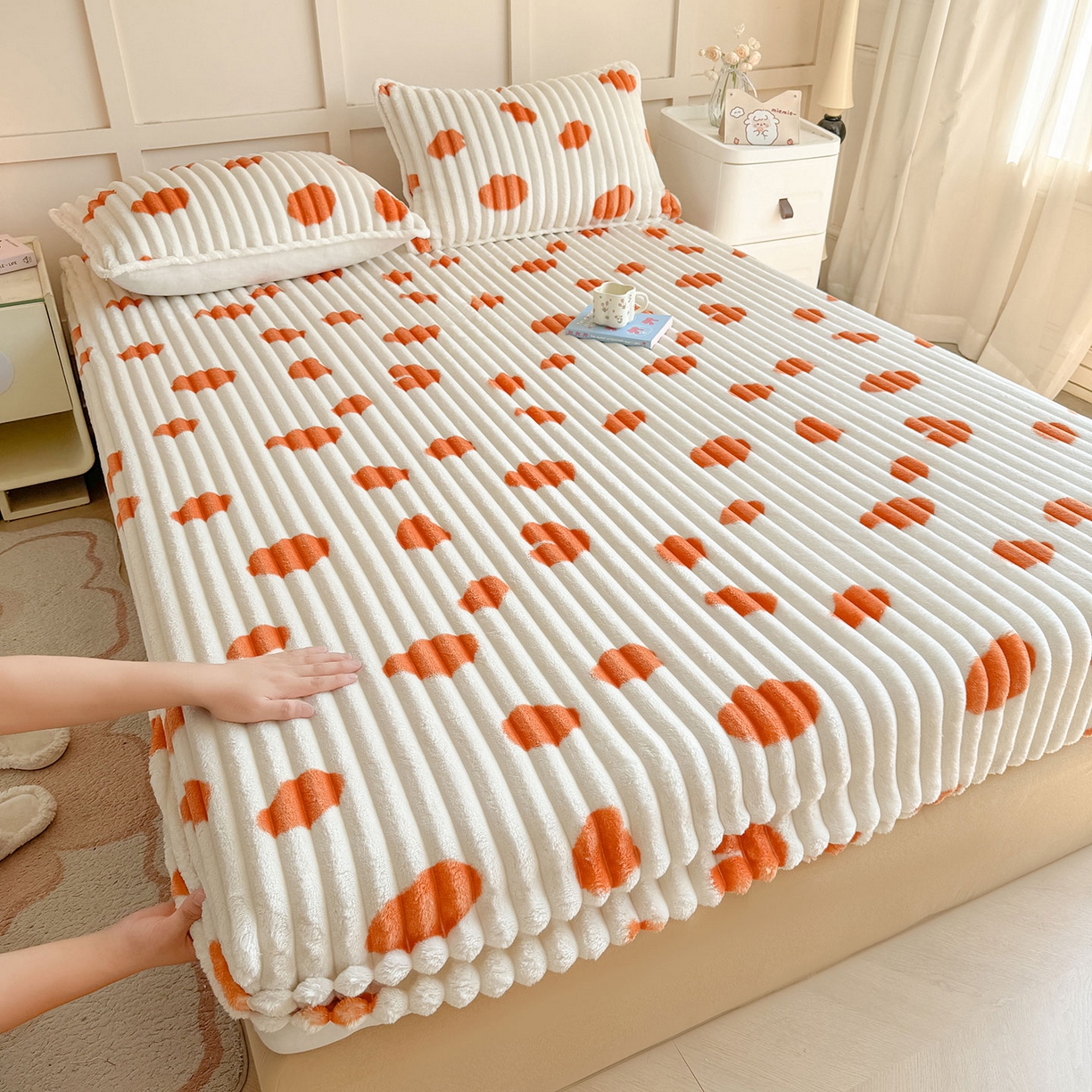 91家纺网 家纺一手货源 找家纺 眠势力 2025新款兔兔绒抽条印花床笠款四件套冬季兔绒加绒保暖四件套 暖阳