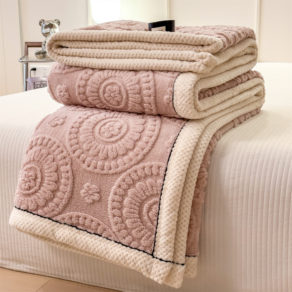 91家纺网 家纺一手货源 找家纺 （总）莱家富 2025新款新款A类塔芙绒雕花双面毛毯毯子-花朵