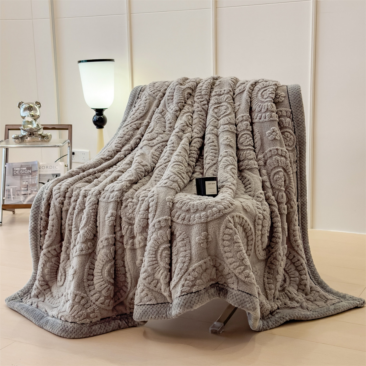 91家纺网 家纺一手货源 找家纺 （总）莱家富 2025新款新款A类塔芙绒雕花双面毛毯毯子-花朵