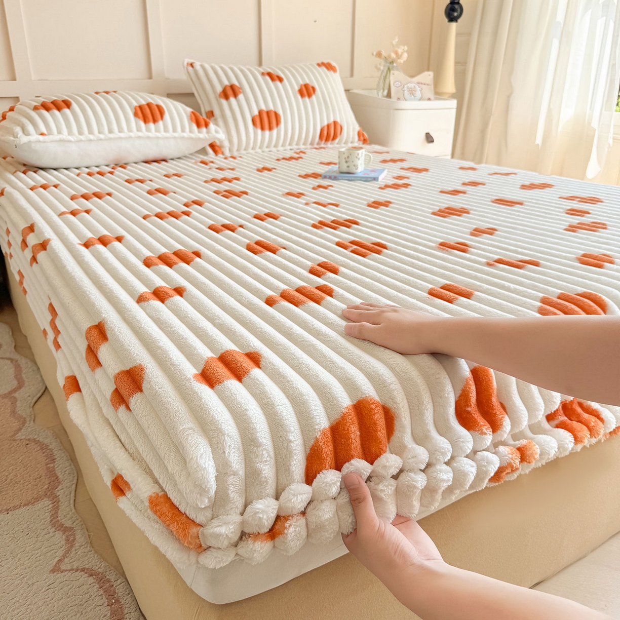 91家纺网 家纺一手货源 找家纺 眠势力 2025新款兔兔绒抽条印花床笠款四件套冬季兔绒加绒保暖四件套 暖阳