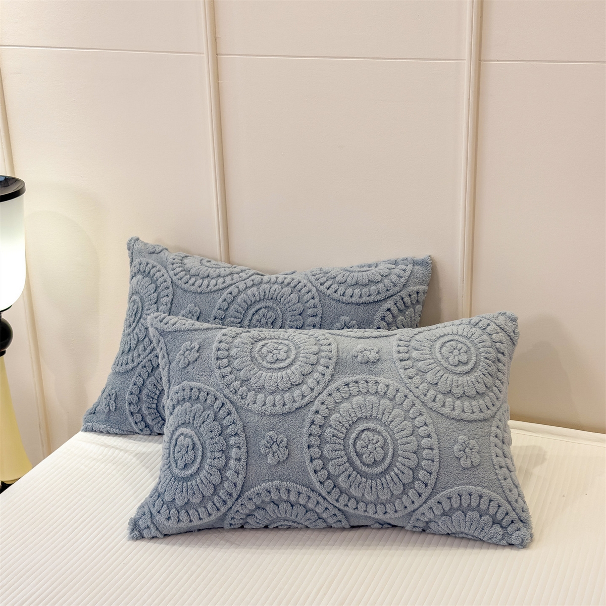 91家纺网 家纺一手货源 找家纺 莱家富 2026新款新款A类塔芙绒雕花双面毛毯毯子-花朵（可提供跨境压缩） 花朵-湖蓝