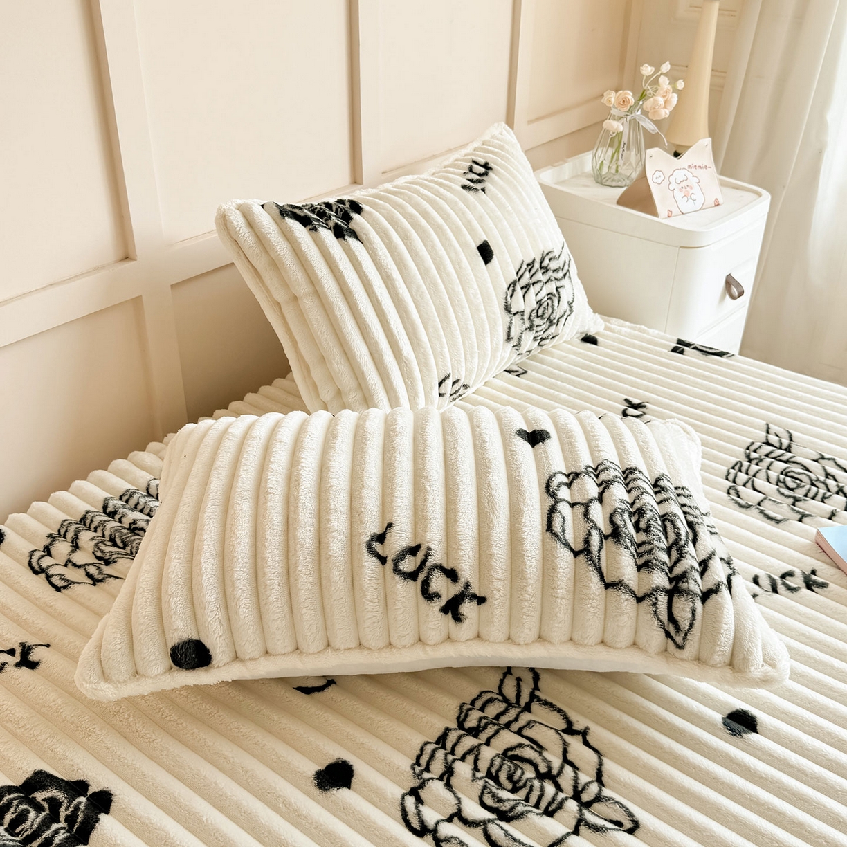 91家纺网 家纺一手货源 找家纺 眠势力 2025新款兔兔绒抽条印花床笠款四件套冬季兔绒加绒保暖四件套 幸运玫瑰