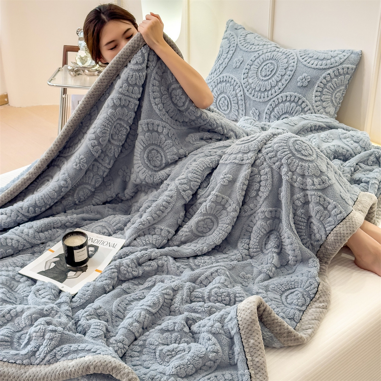 91家纺网 家纺一手货源 找家纺 莱家富 2026新款新款A类塔芙绒雕花双面毛毯毯子-花朵（可提供跨境压缩） 花朵-湖蓝