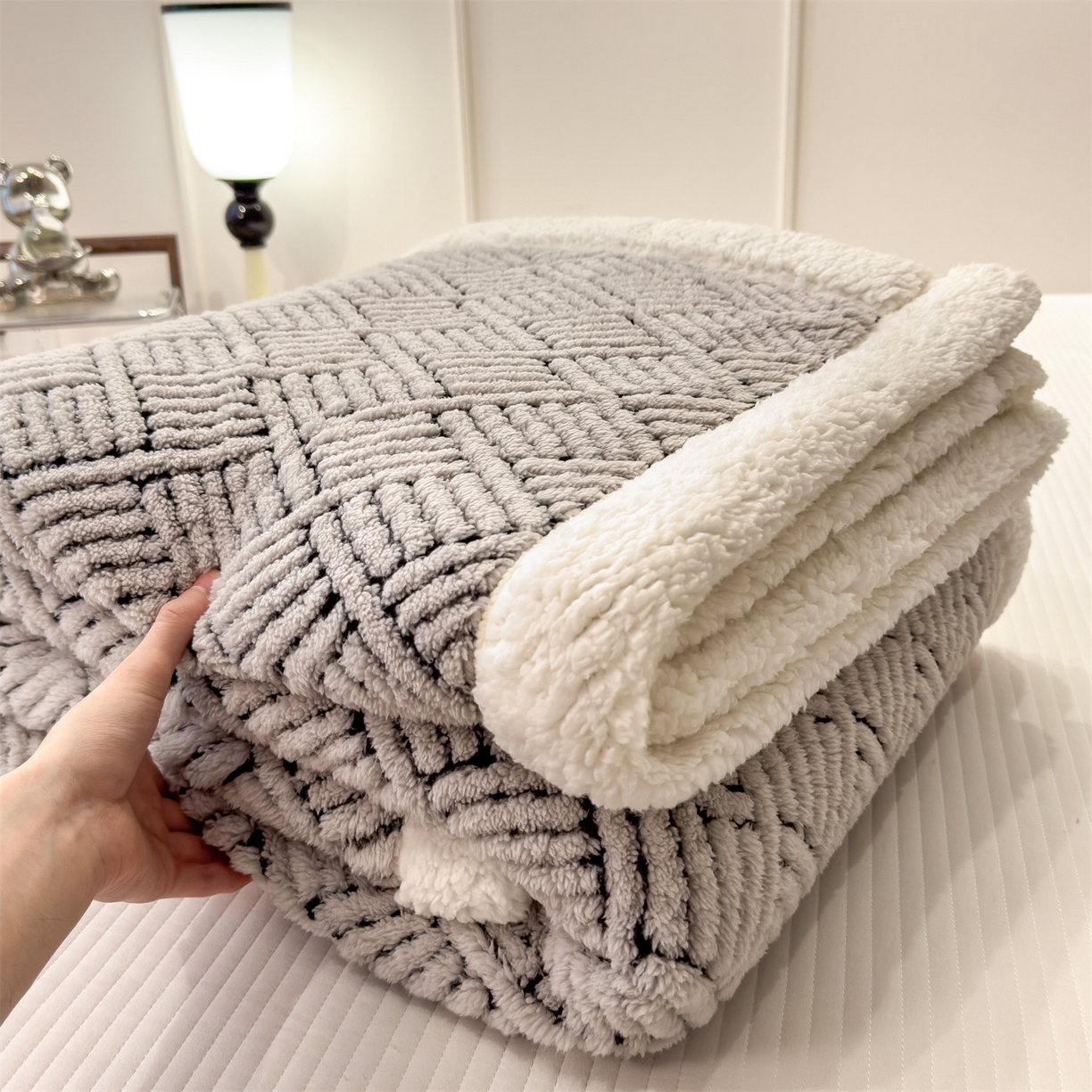 91家纺网 家纺一手货源 找家纺 （总）莱家富 2025新款A类双层舒棉雕花绒羊羔绒暖绒毛毯毯子-梦境