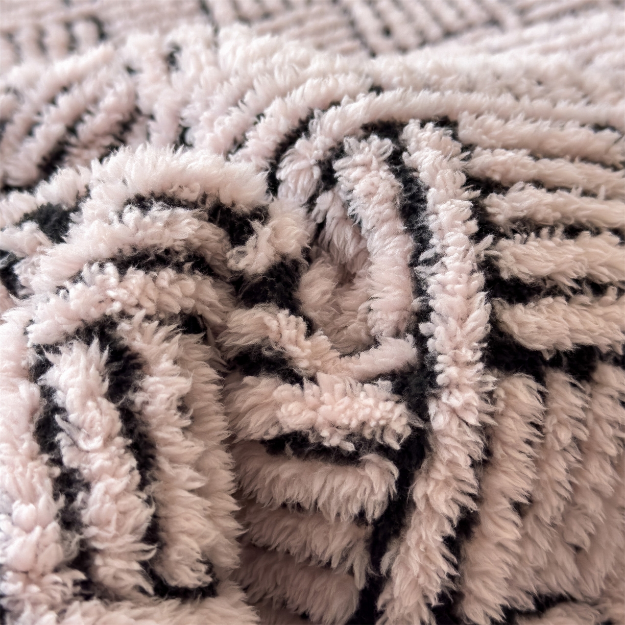 91家纺网 家纺一手货源 找家纺 莱家富 2026新款A类双层舒棉雕花绒羊羔绒暖绒毛毯毯子-梦境（可供跨境外贸抽空压缩爆款首选） 梦境-粉玉