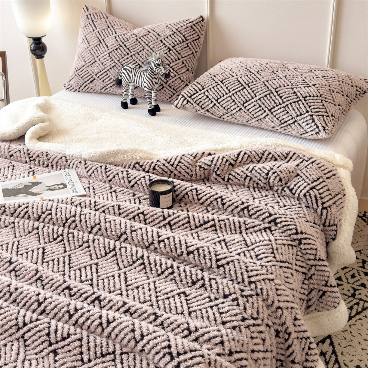 91家纺网 家纺一手货源 找家纺 莱家富 2026新款A类双层舒棉雕花绒羊羔绒暖绒毛毯毯子-梦境（可供跨境外贸抽空压缩爆款首选） 梦境-粉玉