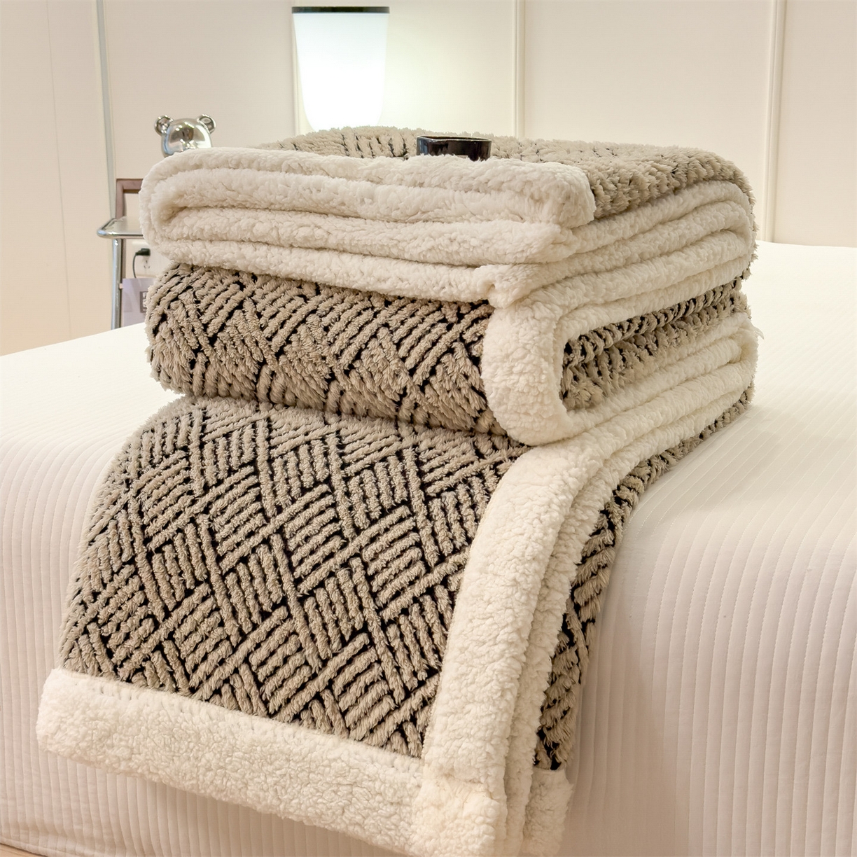 91家纺网 家纺一手货源 找家纺 莱家富 2026新款A类双层舒棉雕花绒羊羔绒暖绒毛毯毯子-梦境（可供跨境外贸抽空压缩爆款首选） 梦境-米驼