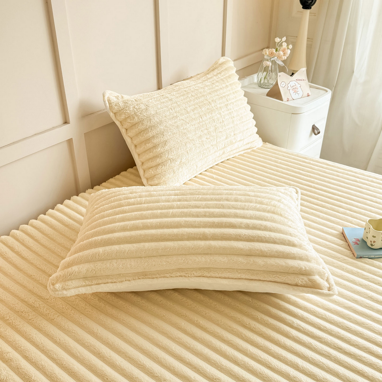 91家纺网 家纺一手货源 找家纺 眠势力 2025新款兔兔绒抽条印花床笠款四件套冬季兔绒加绒保暖四件套 温柔米