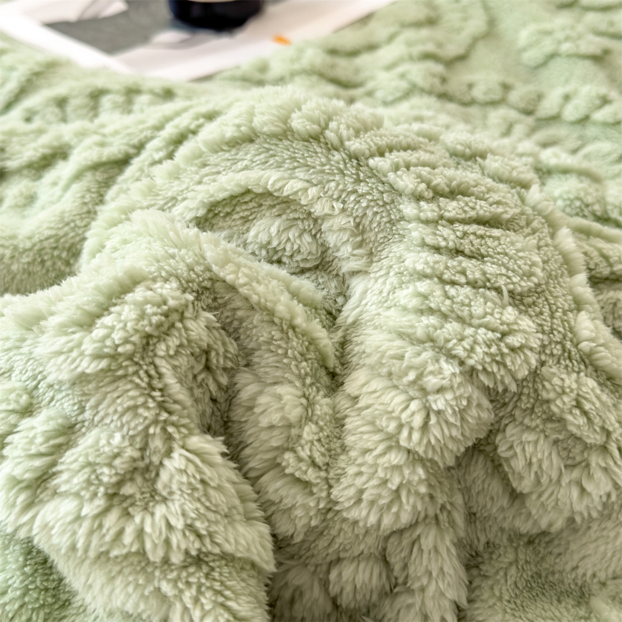 91家纺网 家纺一手货源 找家纺 莱家富 2026新款新款A类塔芙绒雕花双面毛毯毯子-花朵（可提供跨境压缩） 花朵-桑绿