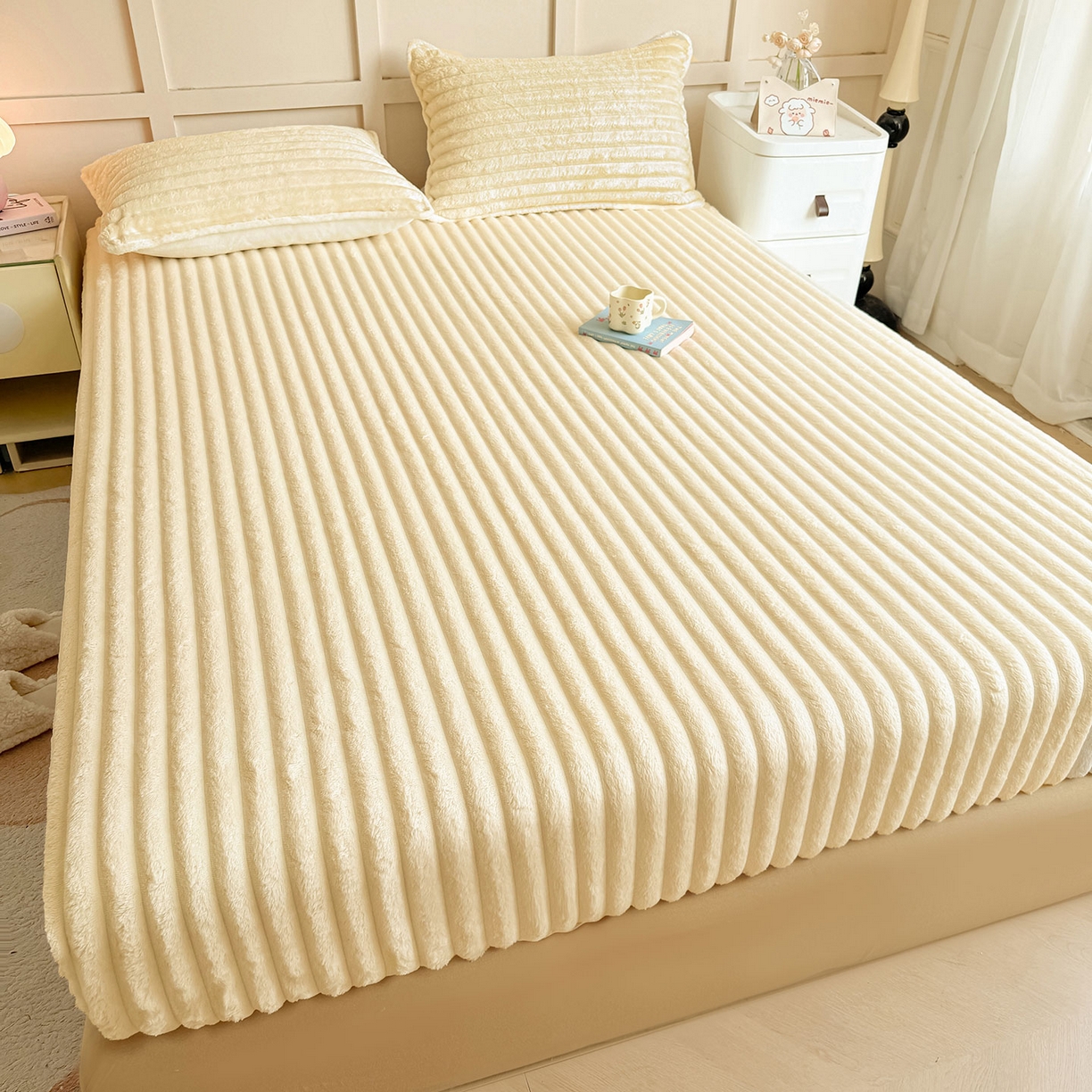 91家纺网 家纺一手货源 找家纺 眠势力 2025新款兔兔绒抽条印花床笠款四件套冬季兔绒加绒保暖四件套 温柔米