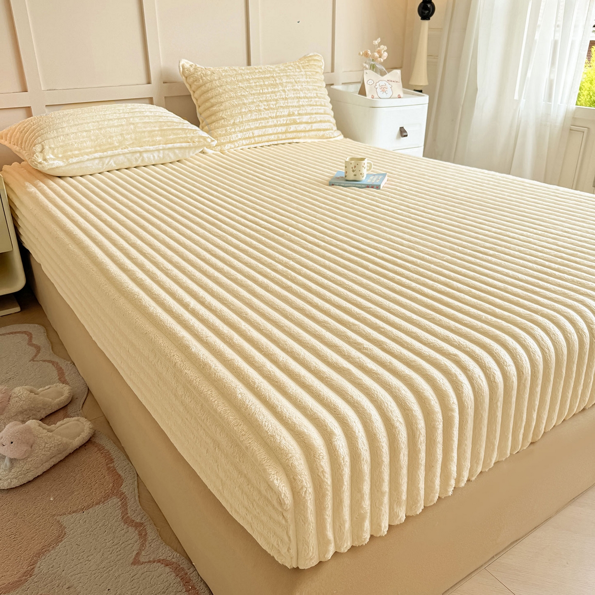 91家纺网 家纺一手货源 找家纺 眠势力 2025新款兔兔绒抽条印花床笠款四件套冬季兔绒加绒保暖四件套 温柔米