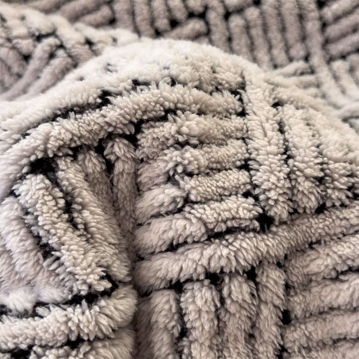 91家纺网 家纺一手货源 找家纺 （总）莱家富 2025新款A类双层舒棉雕花绒羊羔绒暖绒毛毯毯子-梦境