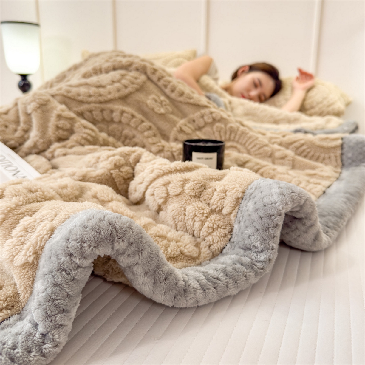 91家纺网 家纺一手货源 找家纺 莱家富 2026新款新款A类塔芙绒雕花双面毛毯毯子-花朵（可提供跨境压缩） 花朵-米驼