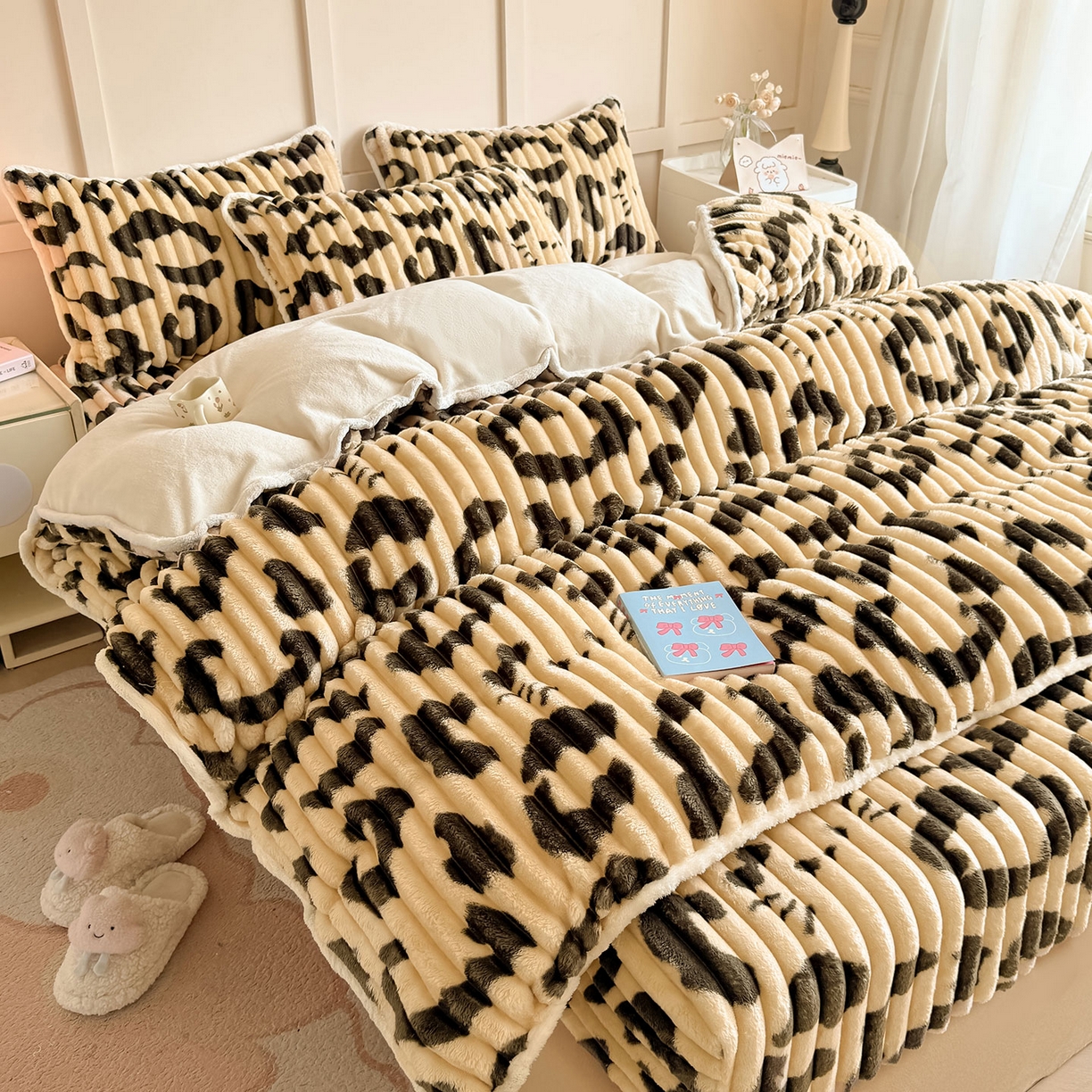 91家纺网 家纺一手货源 找家纺 （总）眠势力 2025新款兔兔绒抽条印花床笠款四件套冬季兔绒加绒保暖四件套