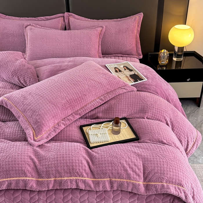 91家纺网 家纺一手货源 找家纺 （总）慧菲 2025新款雕花床盖四件套-千鸟蝶影