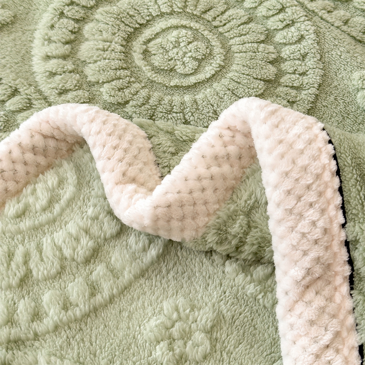 91家纺网 家纺一手货源 找家纺 莱家富 2026新款新款A类塔芙绒雕花双面毛毯毯子-花朵（可提供跨境压缩） 花朵-桑绿