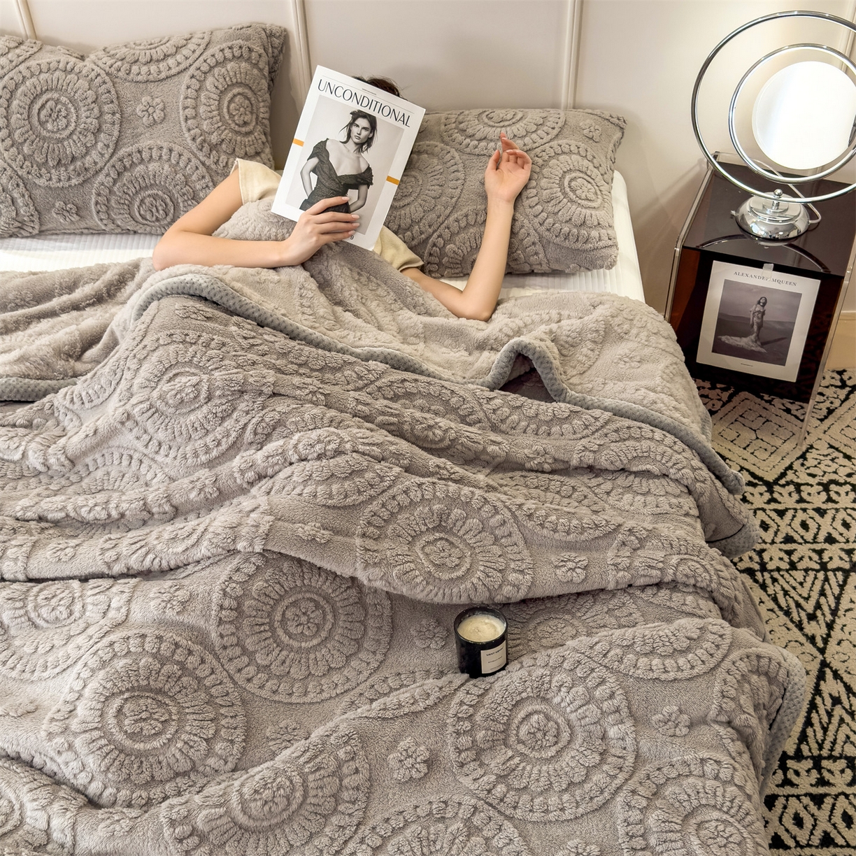 91家纺网 家纺一手货源 找家纺 莱家富 2026新款新款A类塔芙绒雕花双面毛毯毯子-花朵（可提供跨境压缩） 花朵-雾灰
