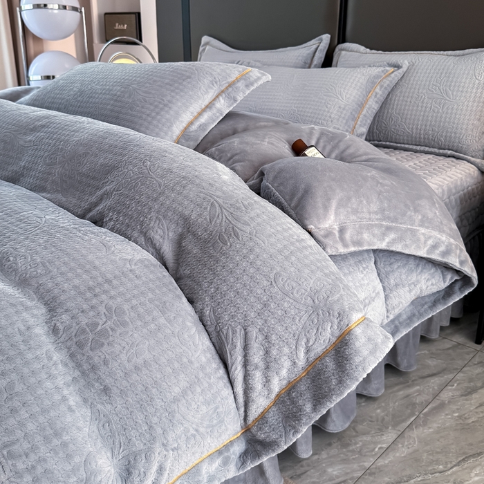 91家纺网 家纺一手货源 找家纺 （总）慧菲 2025新款雕花床盖四件套-千鸟蝶影