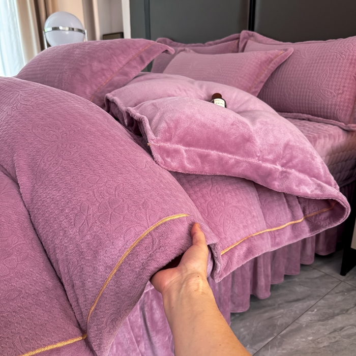 91家纺网 家纺一手货源 找家纺 慧菲 2025新款雕花床盖四件套-千鸟蝶影 千鸟蝶影-豆沙