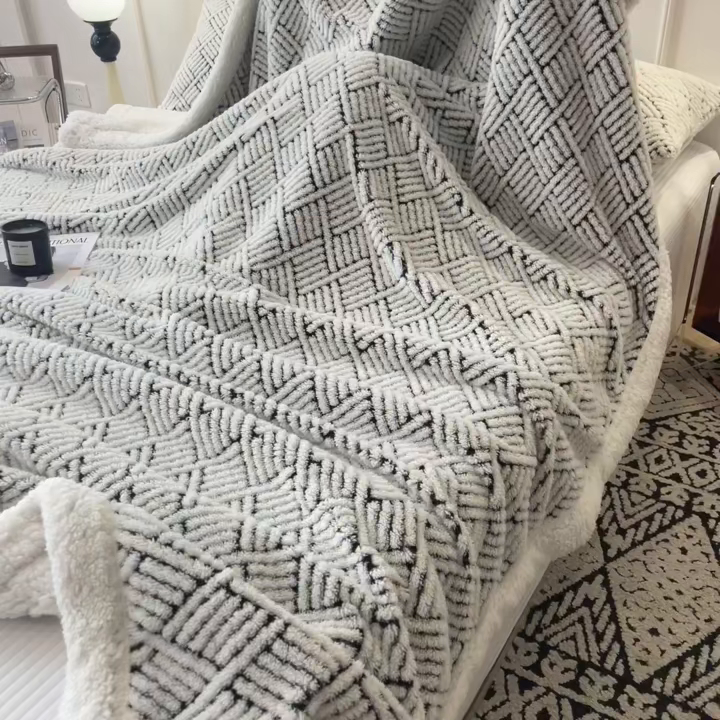 91家纺网 家纺一手货源 找家纺 莱家富 2026新款A类双层舒棉雕花绒羊羔绒暖绒毛毯毯子-梦境（可供跨境外贸抽空压缩爆款首选） 梦境-幻白