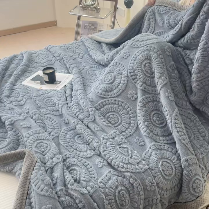 91家纺网 家纺一手货源 找家纺 莱家富 2026新款新款A类塔芙绒雕花双面毛毯毯子-花朵（可提供跨境压缩） 花朵-湖蓝