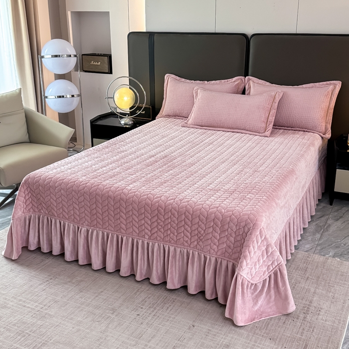 91家纺网 家纺一手货源 找家纺 慧菲 2025新款雕花床盖四件套-千鸟蝶影 千鸟蝶影-粉