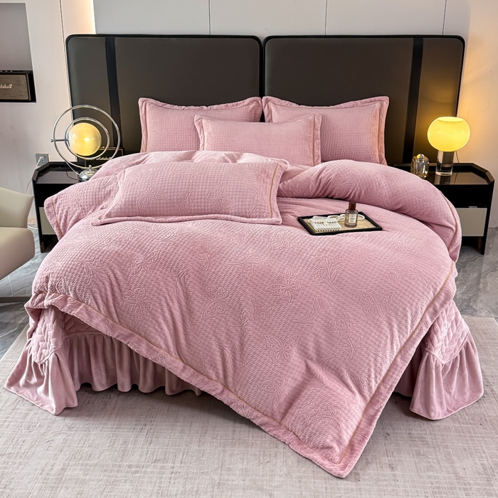 91家纺网 家纺一手货源 找家纺 慧菲 2025新款雕花床盖四件套-千鸟蝶影 千鸟蝶影-粉