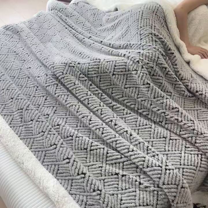 91家纺网 家纺一手货源 找家纺 莱家富 2026新款A类双层舒棉雕花绒羊羔绒暖绒毛毯毯子-梦境（可供跨境外贸抽空压缩爆款首选） 梦境-雾灰