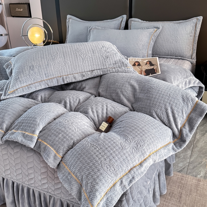 91家纺网 家纺一手货源 找家纺 慧菲 2025新款雕花床盖四件套-千鸟蝶影 千鸟蝶影-灰