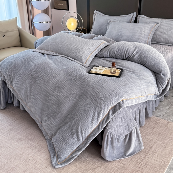 91家纺网 家纺一手货源 找家纺 慧菲 2025新款雕花床盖四件套-千鸟蝶影 千鸟蝶影-灰