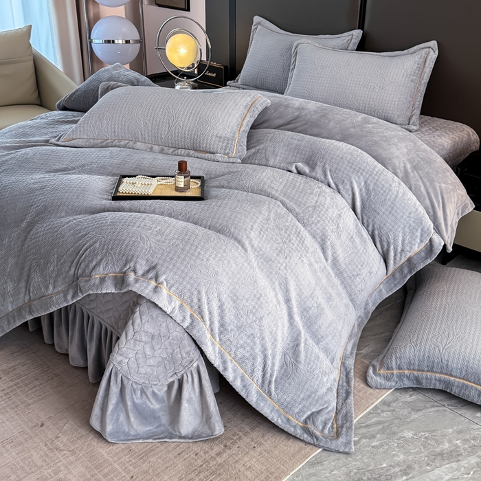 91家纺网 家纺一手货源 找家纺 慧菲 2025新款雕花床盖四件套-千鸟蝶影 千鸟蝶影-灰