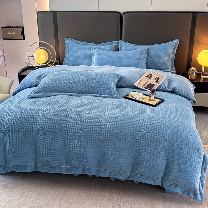 91家纺网 家纺一手货源 找家纺 慧菲 2025新款雕花床盖四件套-千鸟蝶影 千鸟蝶影-蓝