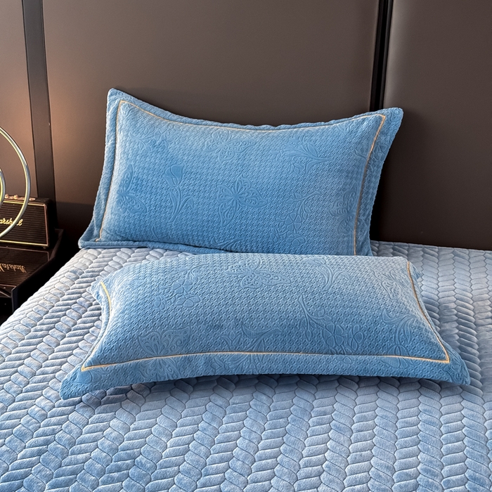 91家纺网 家纺一手货源 找家纺 慧菲 2025新款雕花床盖四件套-千鸟蝶影 千鸟蝶影-蓝