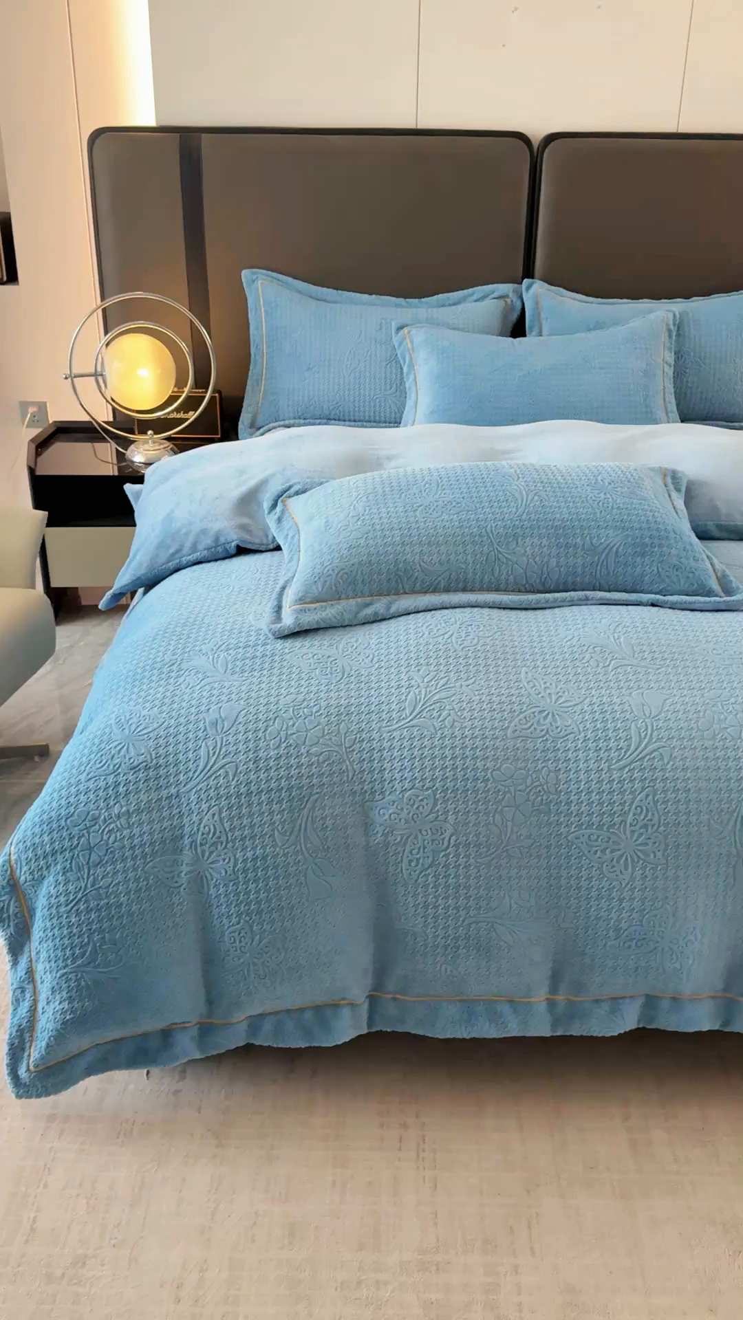 91家纺网 家纺一手货源 找家纺 慧菲 2025新款雕花床盖四件套-千鸟蝶影 千鸟蝶影-蓝