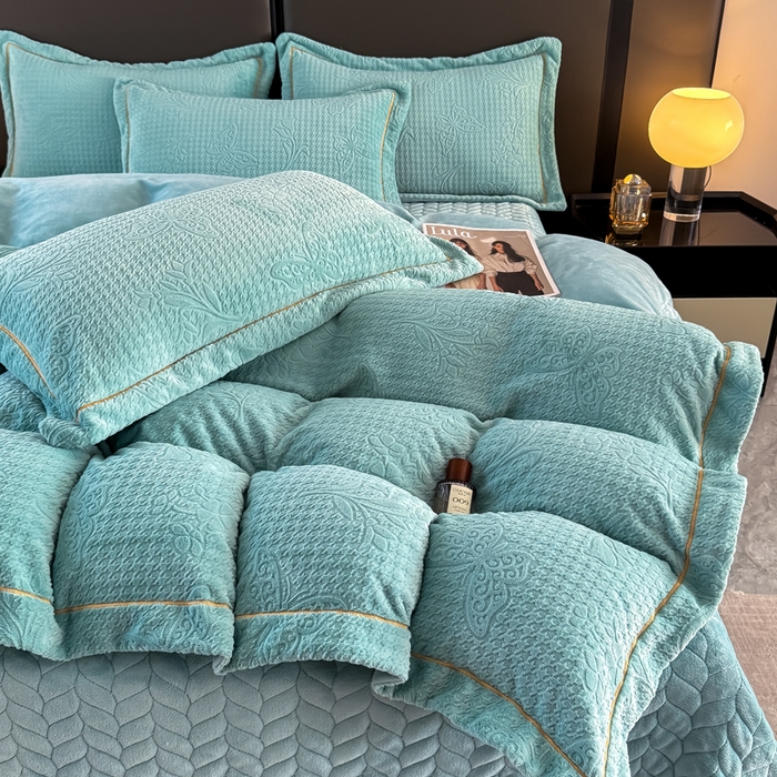 91家纺网 家纺一手货源 找家纺 慧菲 2025新款雕花床盖四件套-千鸟蝶影 千鸟蝶影-蔚蓝