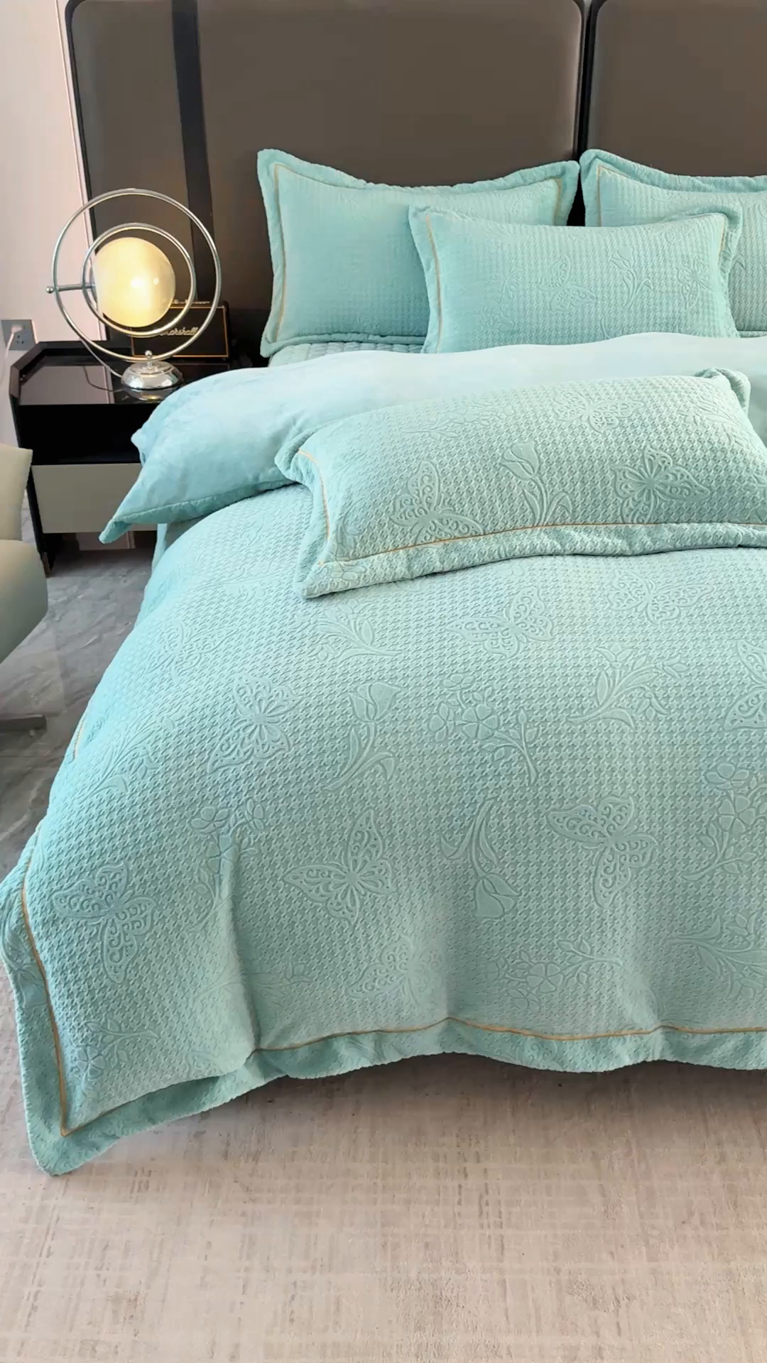 91家纺网 家纺一手货源 找家纺 慧菲 2025新款雕花床盖四件套-千鸟蝶影 千鸟蝶影-蔚蓝