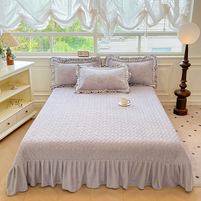 91家纺网 家纺一手货源 找家纺 （总）金阳光家纺 2025新款雕花牛奶绒蕾丝花边款床单床盖四件套