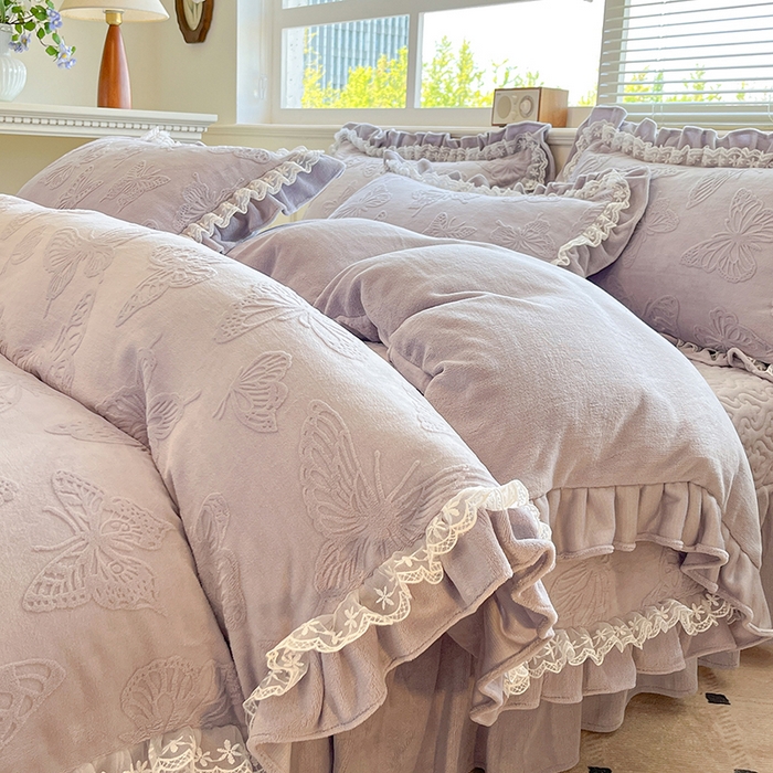 91家纺网 家纺一手货源 找家纺 金阳光家纺 2025新款雕花牛奶绒蕾丝花边款床单床盖四件套 艾薇尔-紫